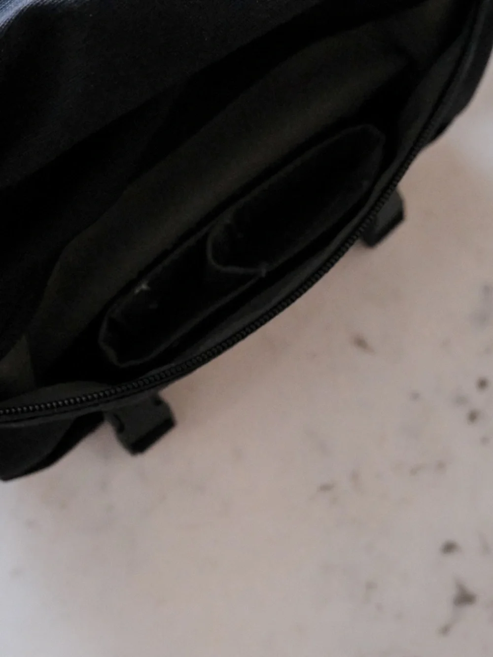 Moment Fanny sling 2L Black